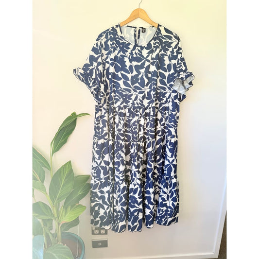 Shein curve size 4xl navy & white leaf print tiered dress - dresses top women’s apparel