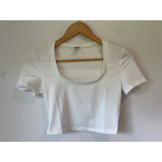Shein white square neck crop top - size small/8 - clothing tops clothing & fashion - crop top - top women’s apparel