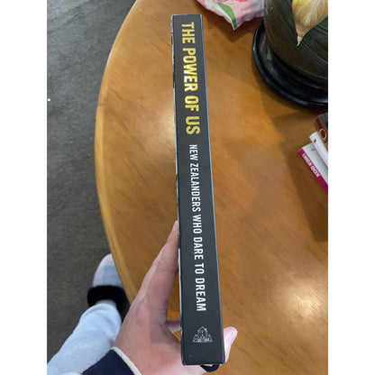 The power of us: new zealanders who dare to dream - print books biography - book - condition: used printed media