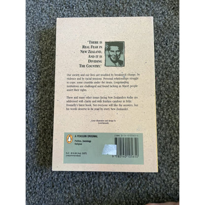 The world upside down - felix donnelly - print books book - condition: used - fiction - society printed media