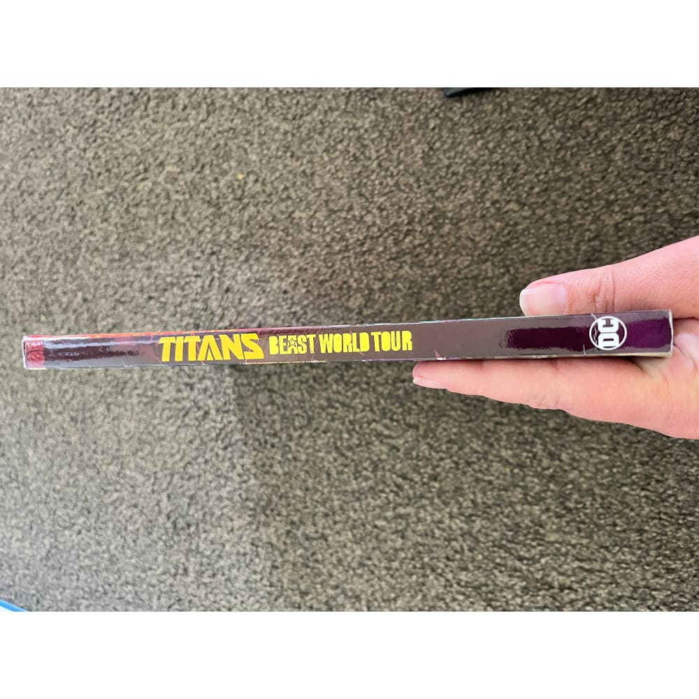 Titans: beast world tour - books printed media