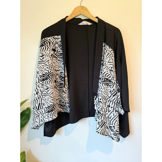 Virtuelle size s-m batwing open cardigan with black & white abstract print – great condition - cardigans condition: