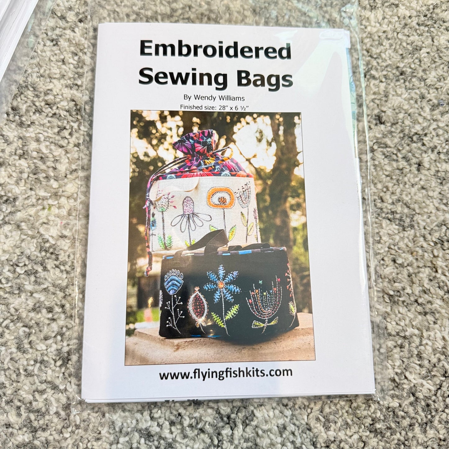 Wendy williams embroidered sewing bag pattern book – 8″ × 6½″ wool appliqué project | brand new - accessory sewing