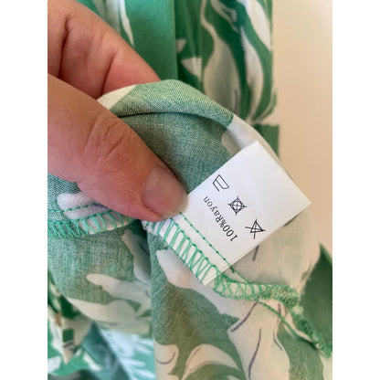 *Brand New Cut Label Branded Clothing Clearance* BRAND UNKNOWN Size 10 Floral Rayon Top