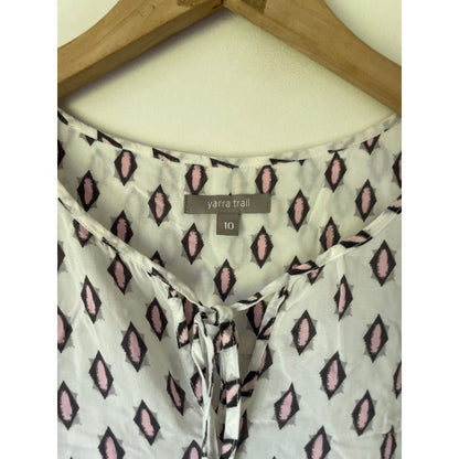 Yarra trail size 10 white geometric print viscose top – excellent condition - blouses condition: used - top women’s