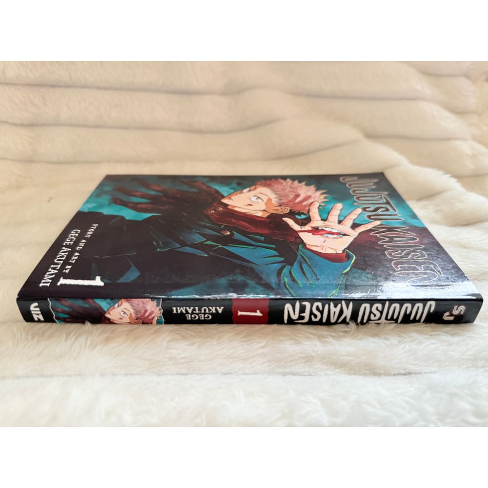 Jujutsu kaisen 1 by gege akutami - books printed media