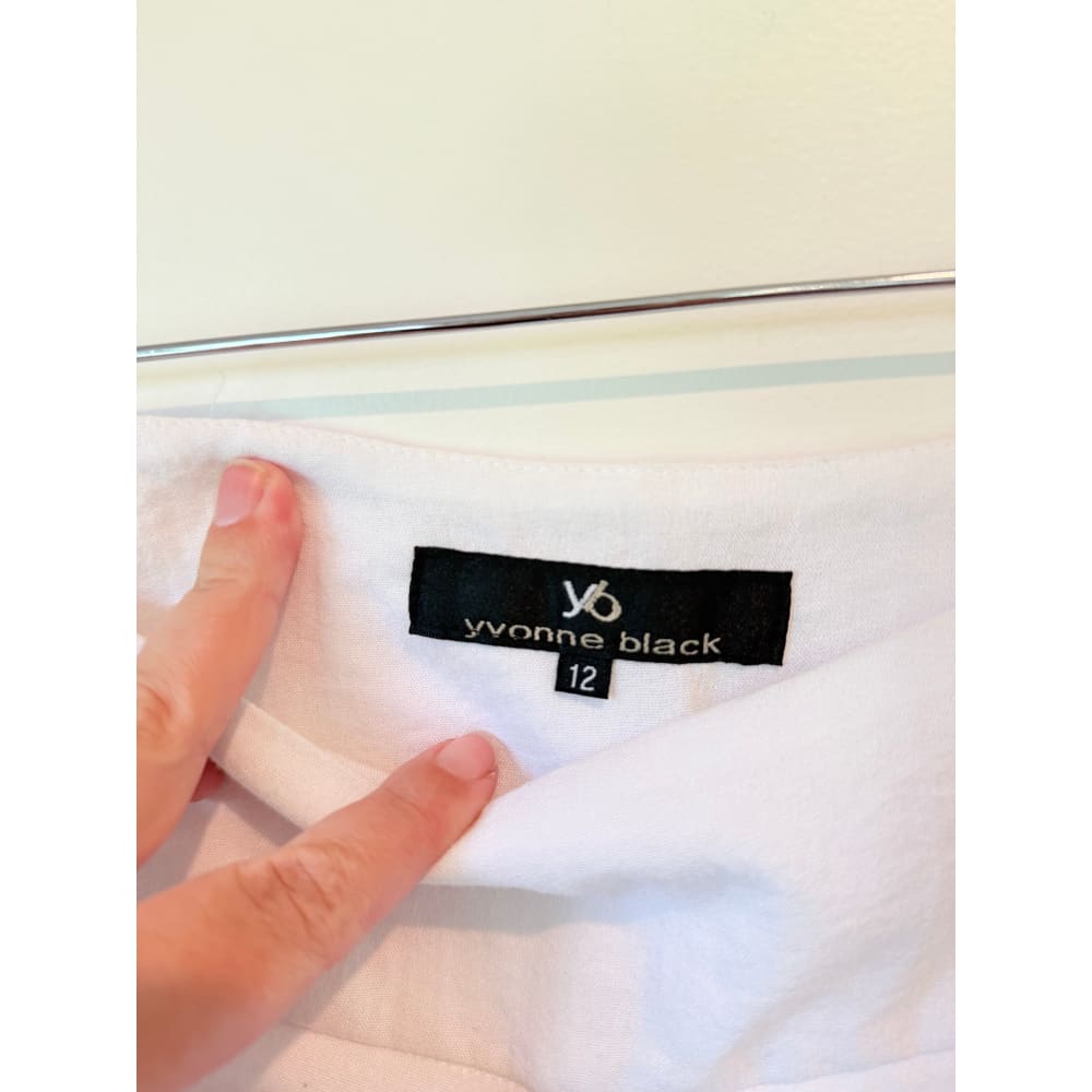 Yvonne black white cropped pants – size 12 | relaxed fit great condition - trousers bottom - condition: used women’s