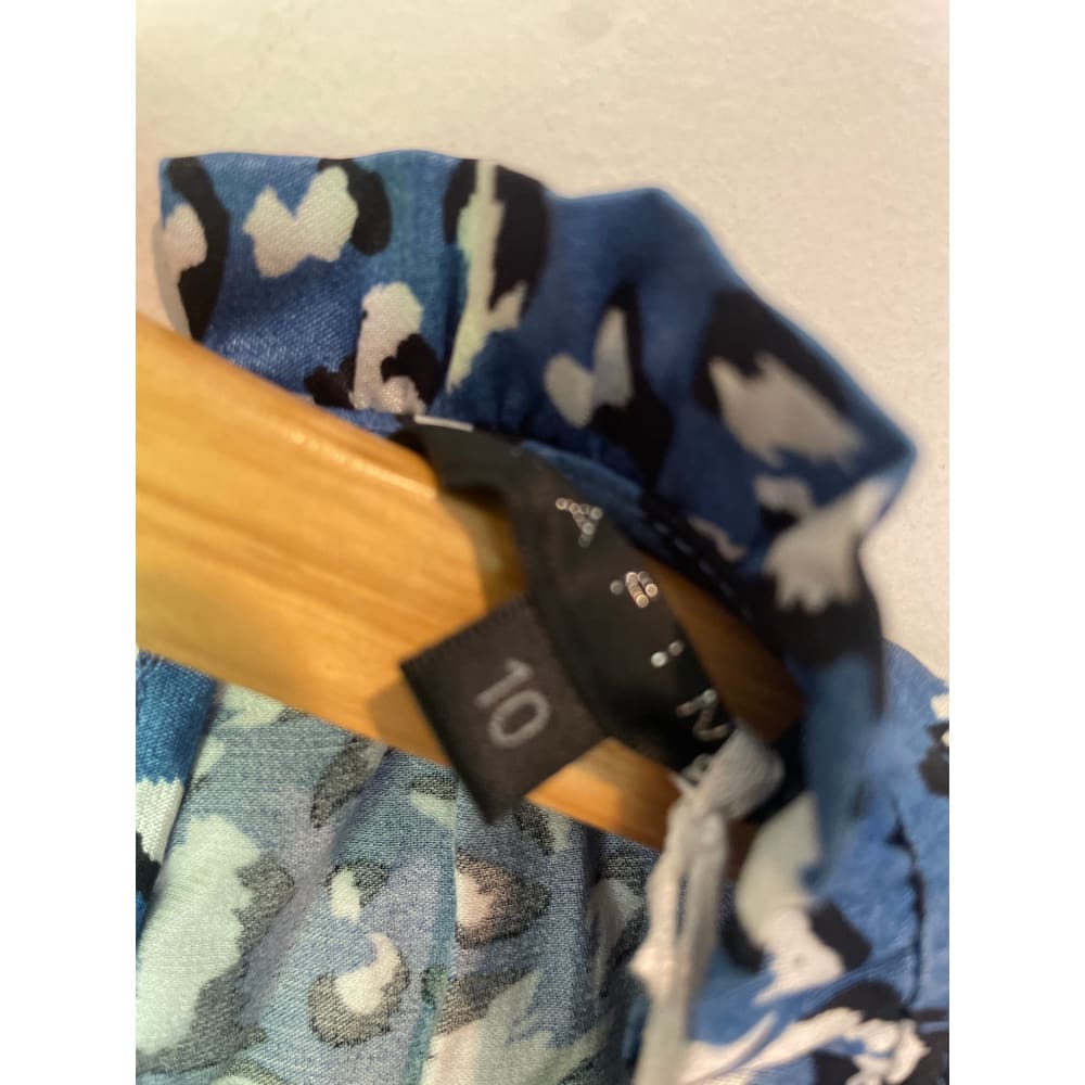 Zafina size 10 blossom top in blue animal - clothing tops blouse - clothing & fashion - designer clearance - top