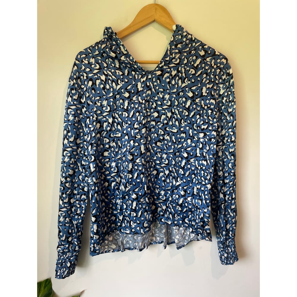Zafina size 10 blossom top in blue animal - clothing tops blouse - clothing & fashion - designer clearance - top