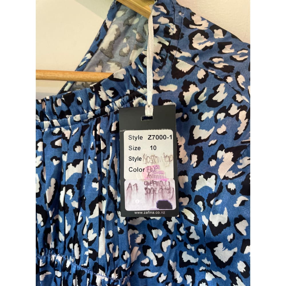 Zafina size 10 blossom top in blue animal - clothing tops blouse - clothing & fashion - designer clearance - top